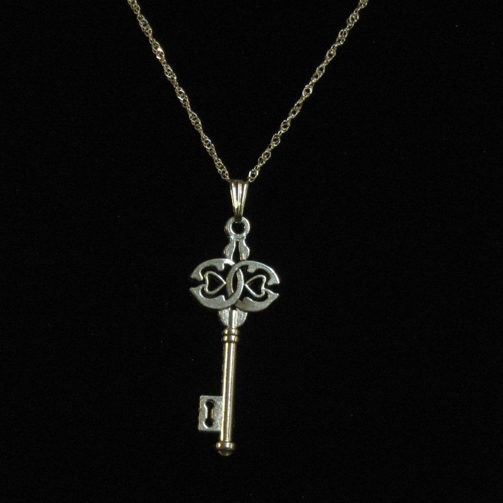 Skeleton key pendant